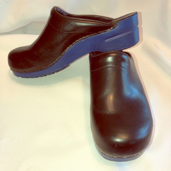 sanita blue clogs